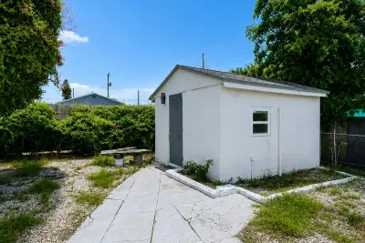 173 W 16th St, Riviera Beach: photo 1 of 7
