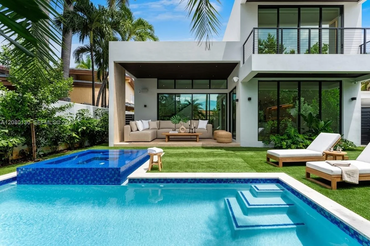 340 SW 20th Rd, Miami: photo 1 of 26