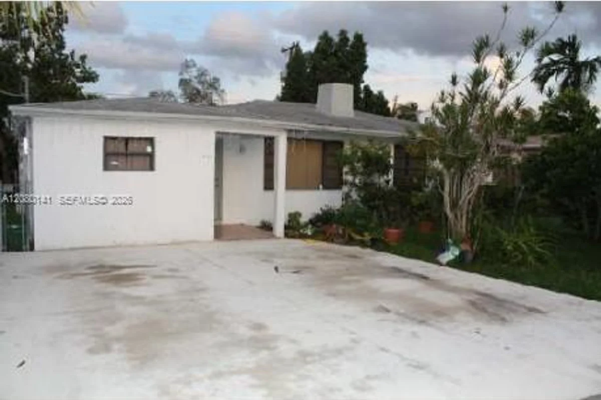 11717 NW 2nd Ave, North Miami: photo 1 of 13