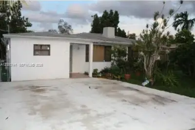 11717 NW 2nd Ave, North Miami: photo 1 of 13