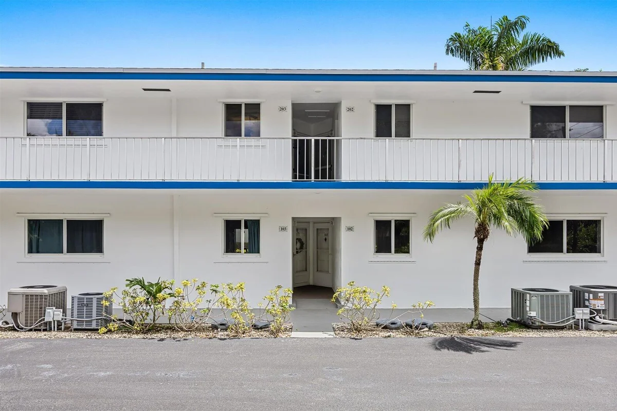 2 Garden St #203M, Tequesta: photo 1 of 45