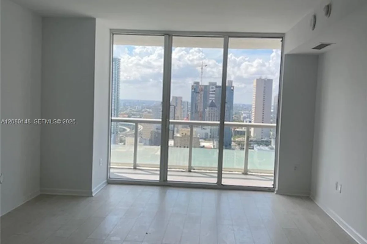 50 Biscayne Blvd #3407, Miami: photo 1 of 9