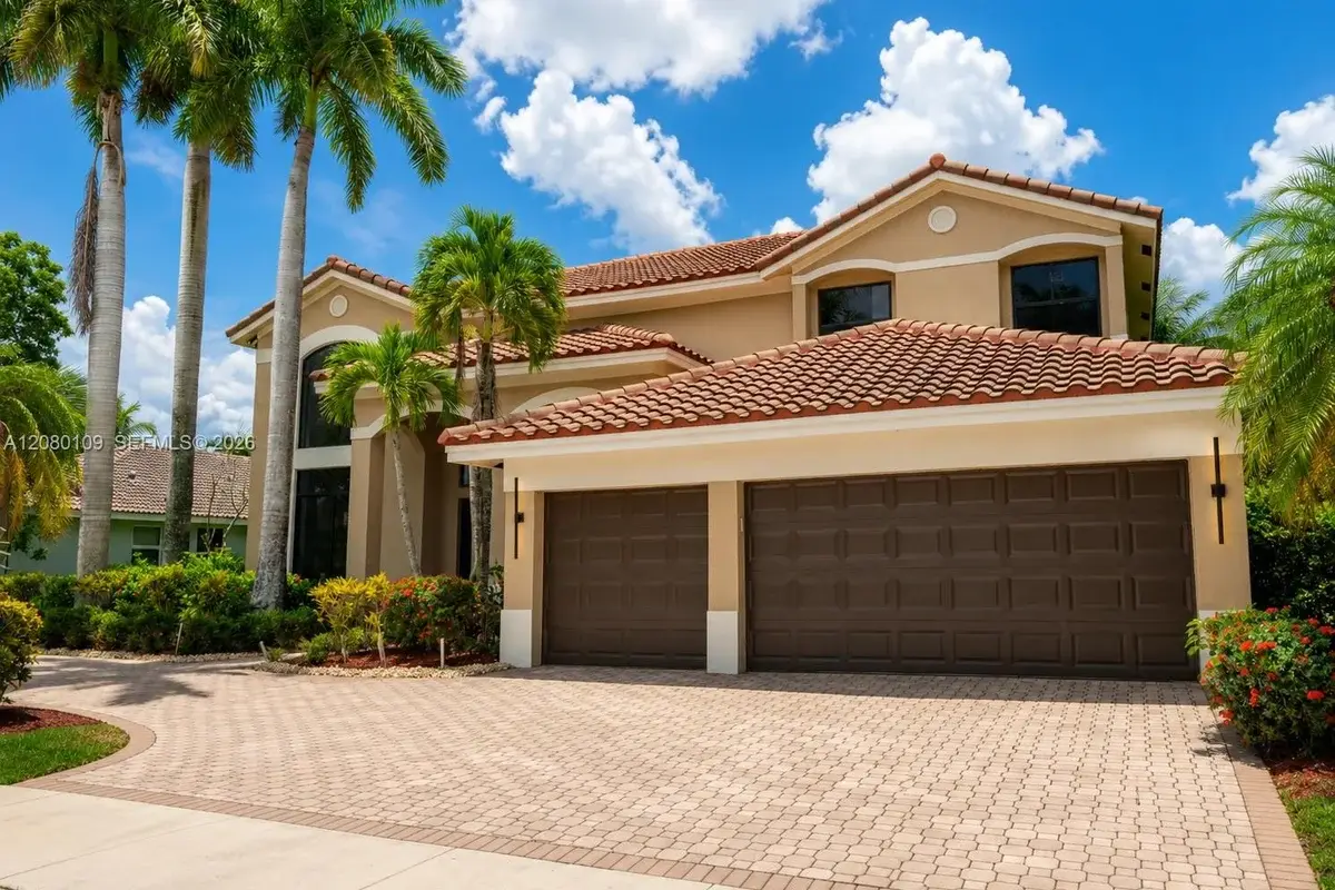 1672 Victoria Pointe Cir, Weston: photo 1 of 34