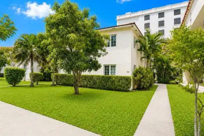 215 Sidonia Ave, Coral Gables: photo 1 of 9
