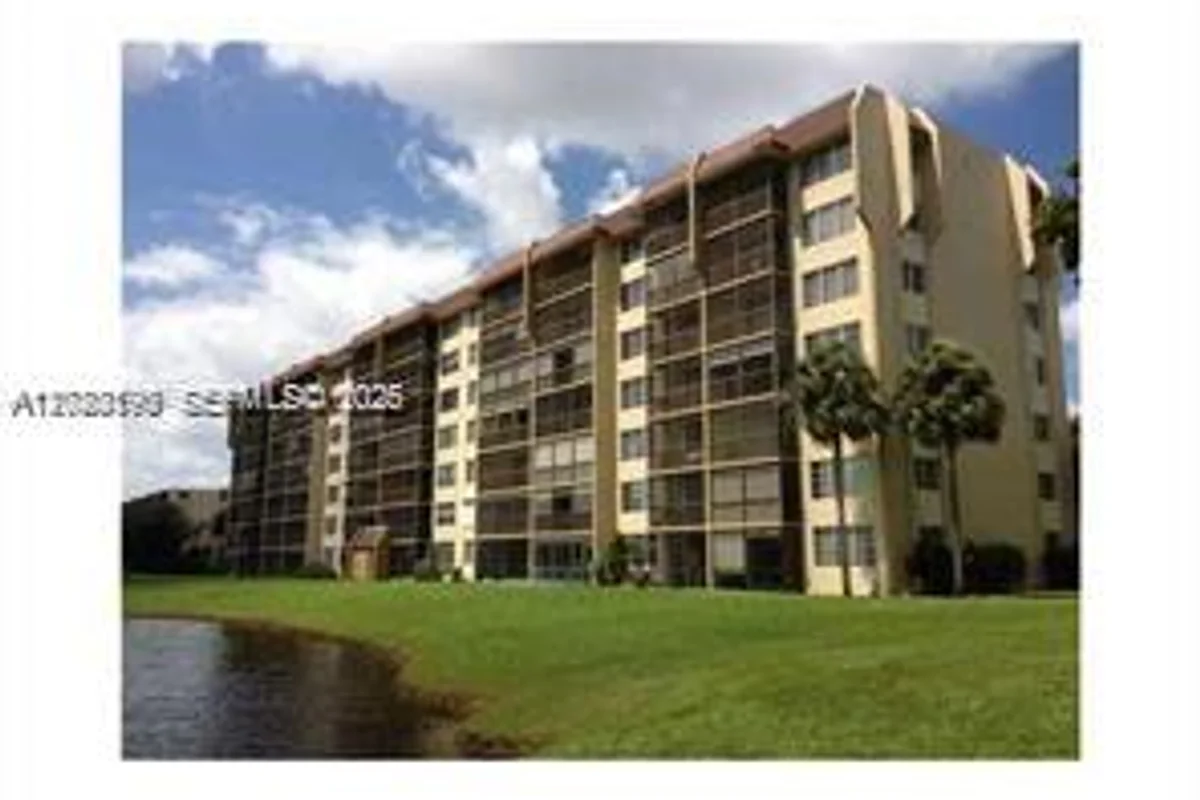 3150 W Rolling Hills Cir #403, Davie: photo 1 of 9