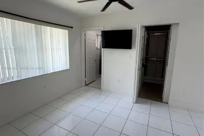 11060 SW 221st Ter, Miami: photo 1 of 9