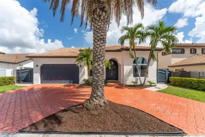 14221 SW 28th St, Miami: photo 1 of 42