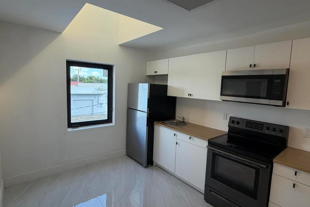 8211 Biscayne Blvd #1, Miami: photo 1 of 8