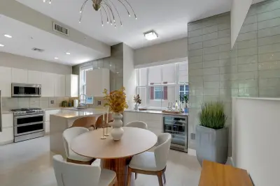 502 NE 7th Ave #1, Fort Lauderdale: photo 1 of 72