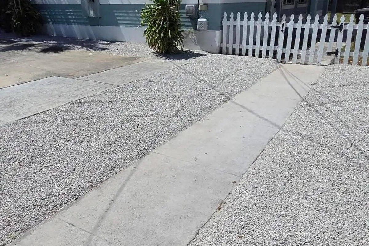 633 11th St, West Palm Beach: photo 1 of 10