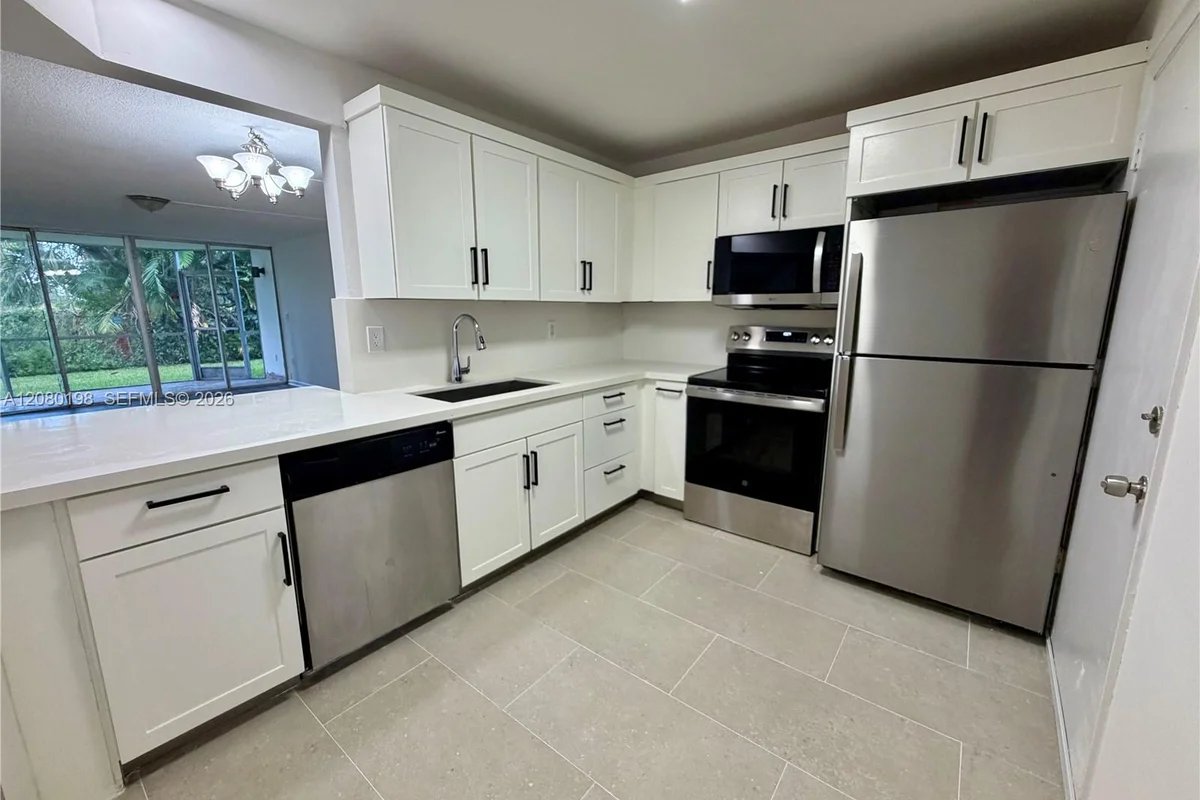 1101 NE 191st St #H101, Miami: photo 1 of 22