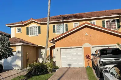 540 Saint Michelle Way, Margate: photo 1 of 14