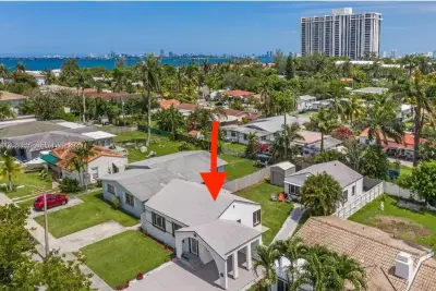 1526 NE 110th St #A, Miami: photo 1 of 27