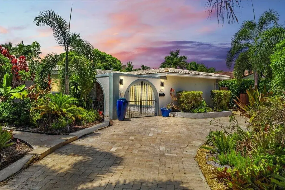 2137 NE 17th Ave, Wilton Manors: photo 1 of 44