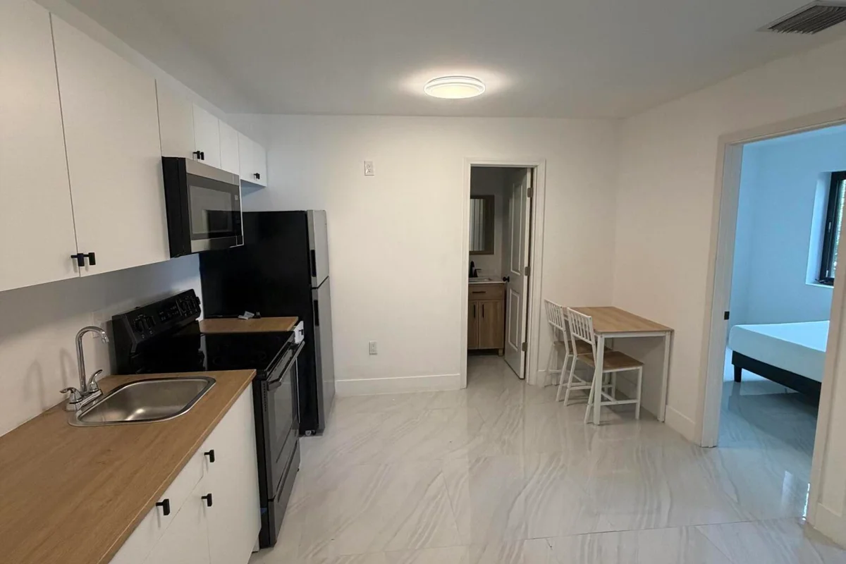 8211 Biscayne Blvd #2, Miami: photo 1 of 9