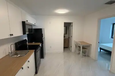 8211 Biscayne Blvd #2, Miami: photo 1 of 9