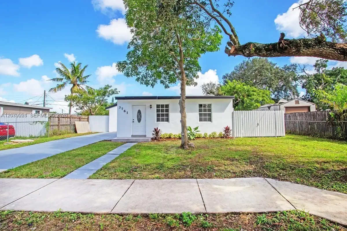 3761 SW 45th Avr, West Park: photo 1 of 7