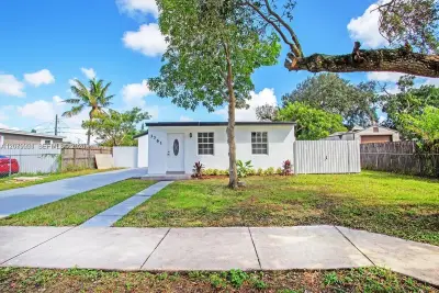 3761 SW 45th Avr, West Park: photo 1 of 7