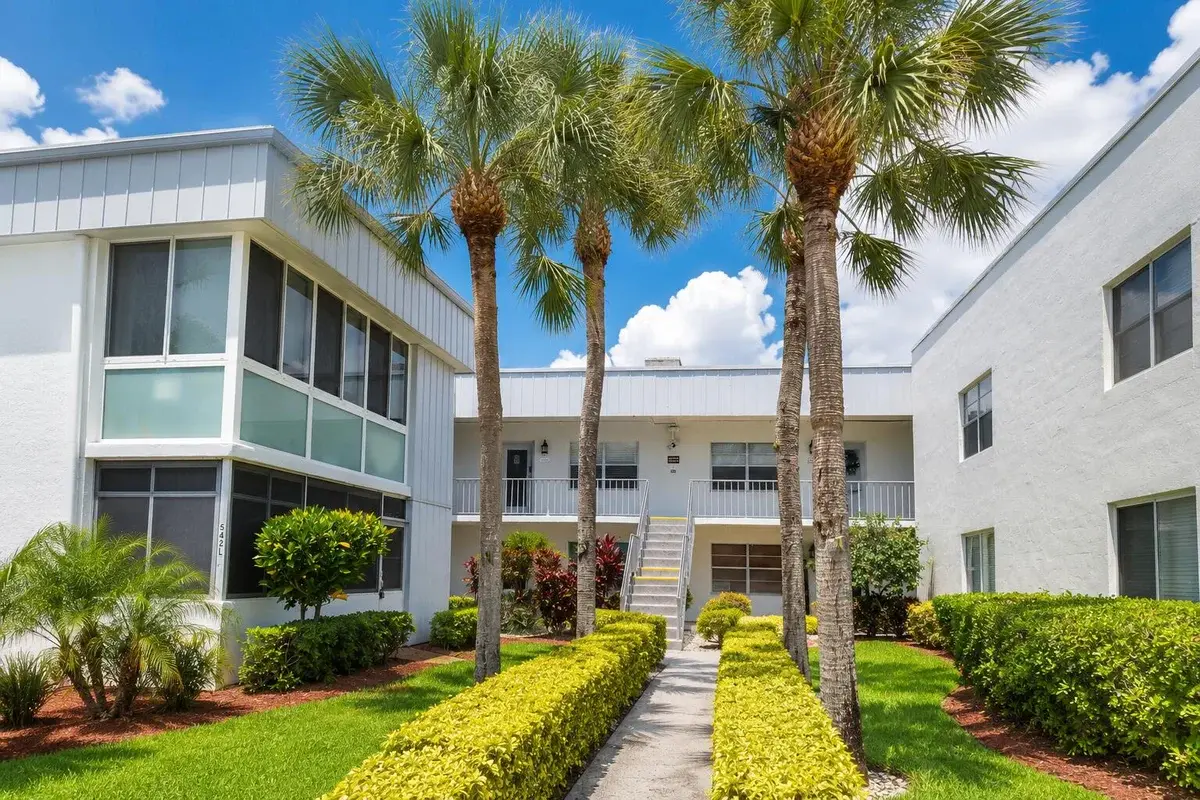 Condo in Delray Beach: photo 1 of 16