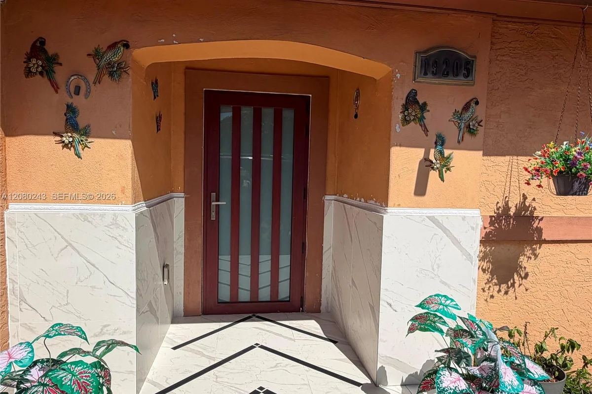 19205 NW 47th Pl, Miami Gardens: photo 1 of 13