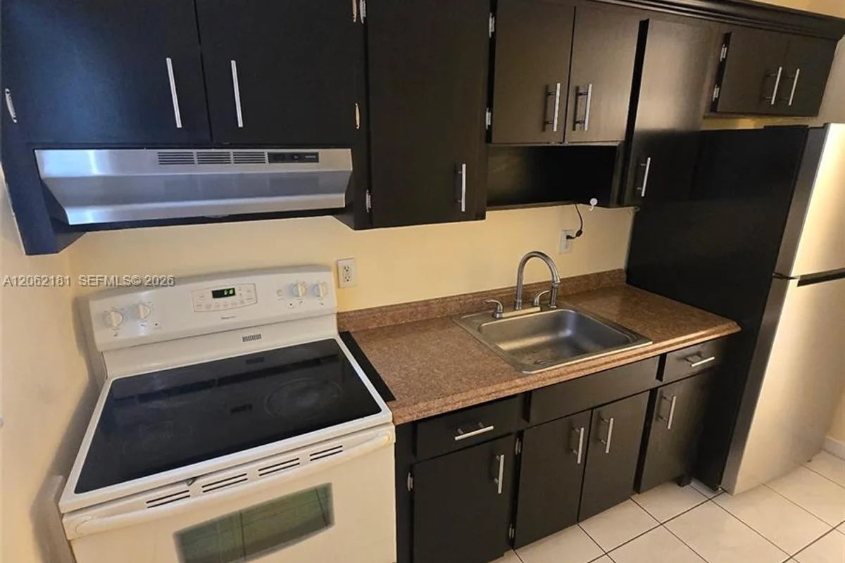 7340 NW 37th St #1-4, Davie: photo 1 of 7