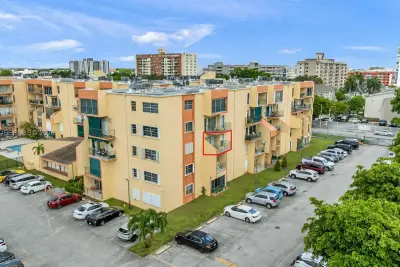 1975 W 44th Pl #A302, Hialeah: photo 1 of 30