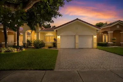 2311 SW 125th Ave, Miramar: photo 1 of 58