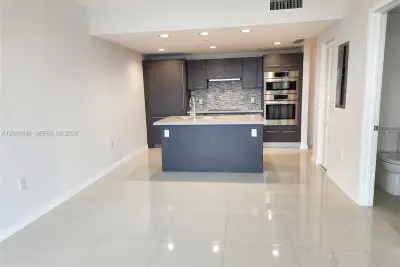 7875 NW 107th Ave #711, Doral: photo 1 of 18