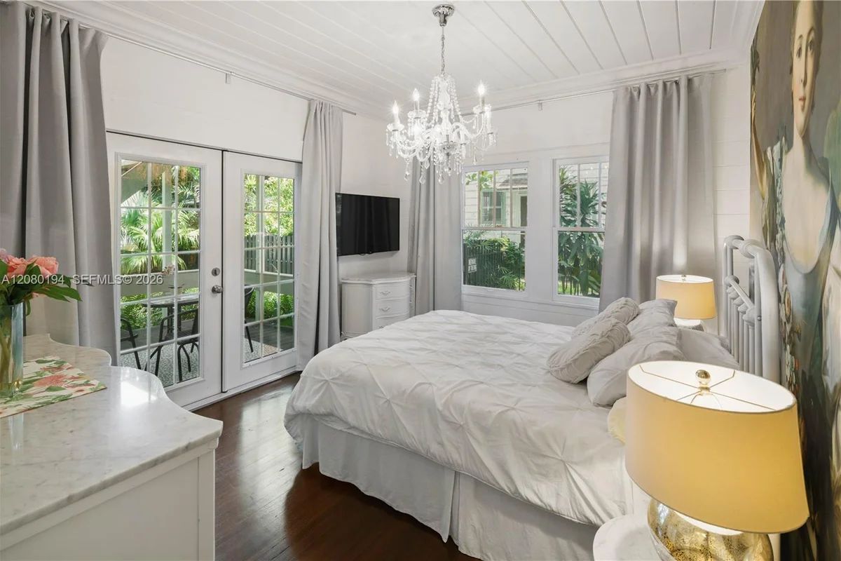 743 NW 9th Ave #1, Miami: photo 1 of 19