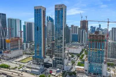 20 NE 11th St #Executive 09, Miami: photo 1 of 29