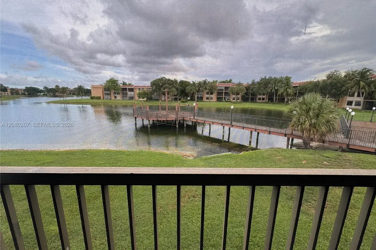 5613 Coral Lake Dr #201, Margate: photo 1 of 17