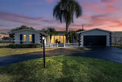 860 NW 207th St, Miami Gardens: photo 1 of 41