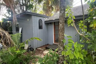 411 SW 1st St #2, Florida City: photo 1 of 8