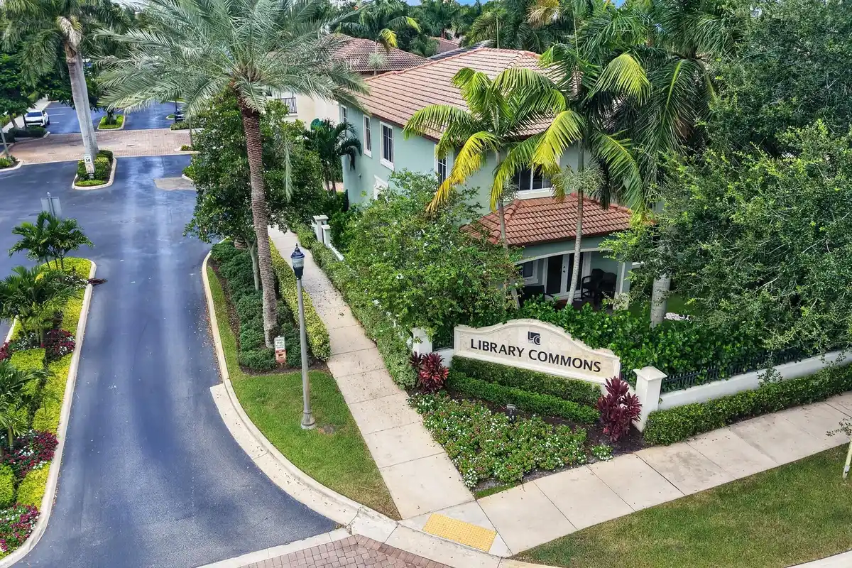 125 NW Gardener St, Boca Raton: photo 1 of 76