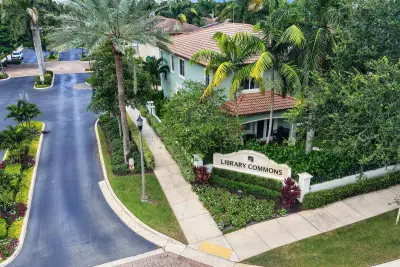 125 NW Gardener St, Boca Raton: photo 1 of 76