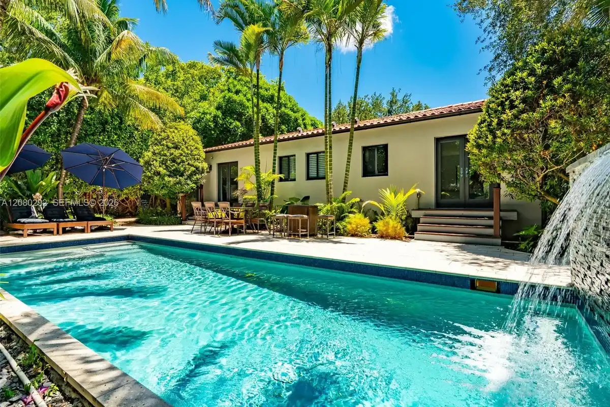 119 Avila Ct, Coral Gables: photo 1 of 20