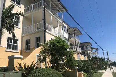 3960 N Flagler Dr #304, West Palm Beach: photo 1 of 9