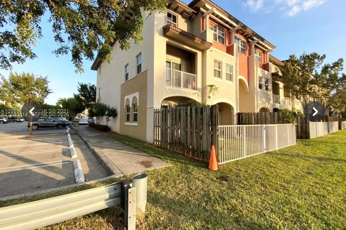 8650 NW 97 Ave #108, Doral: photo 1 of 17