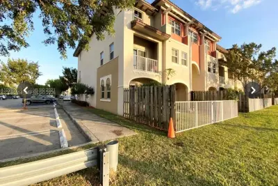 8650 NW 97 Ave #108, Doral: photo 1 of 17