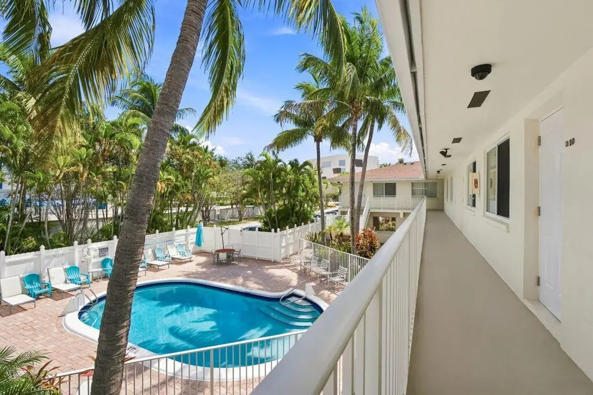 1872 NE 46th St #D10, Fort Lauderdale: photo 1 of 7
