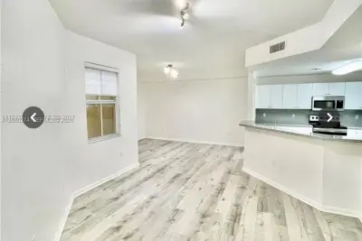10902 NW 83 St #219, Doral: photo 1 of 12