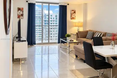 1200 Brickell Bay Dr #3304, Miami: photo 1 of 16