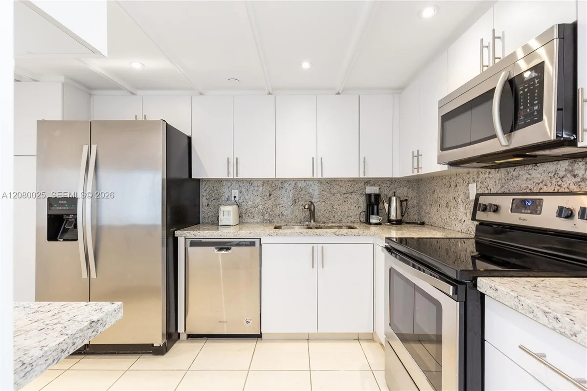 2000 Towerside Ter #1103, Miami: photo 1 of 40