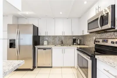 2000 Towerside Ter #1103, Miami: photo 1 of 40