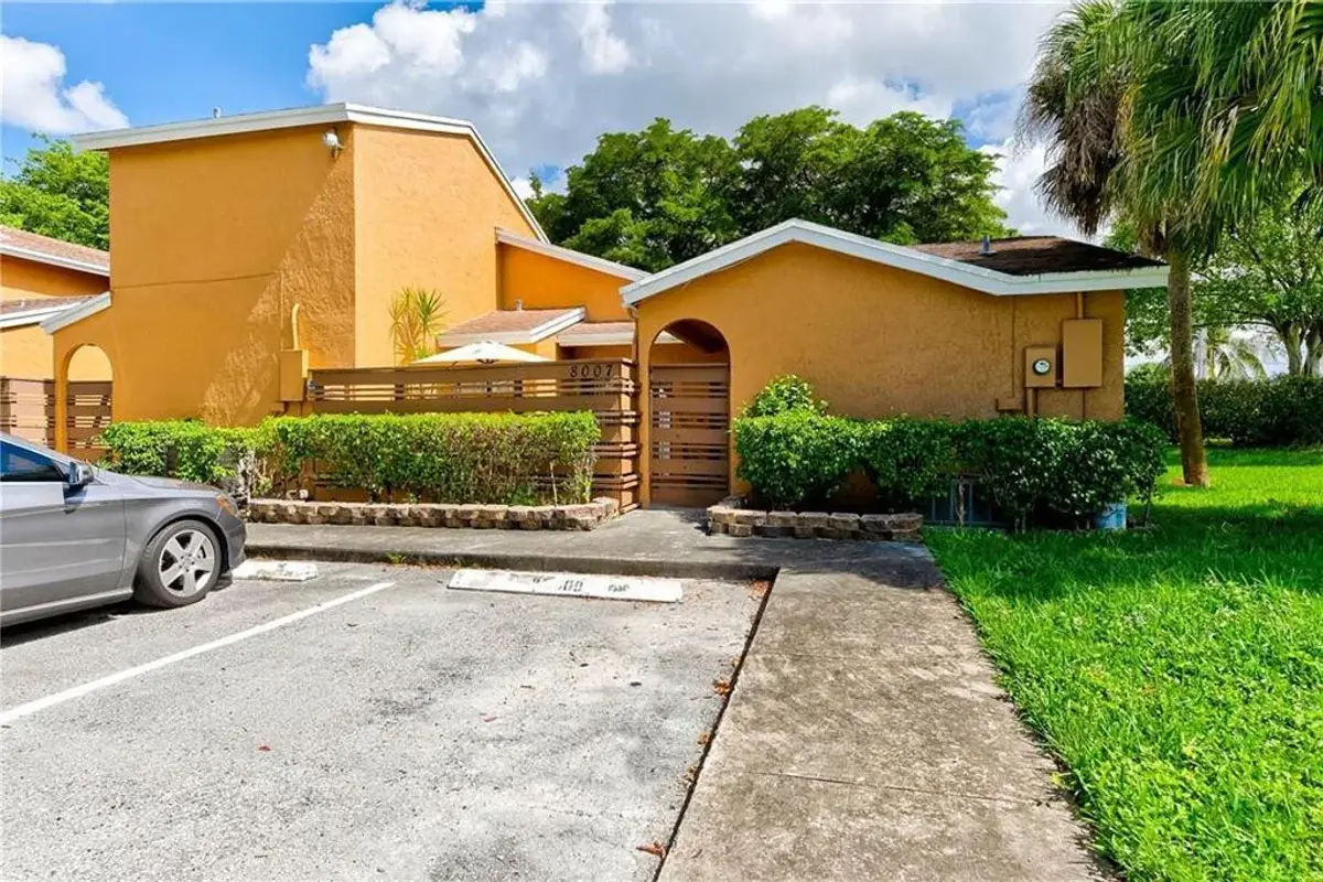 8007 NW 71st Ct, Tamarac: photo 1 of 8
