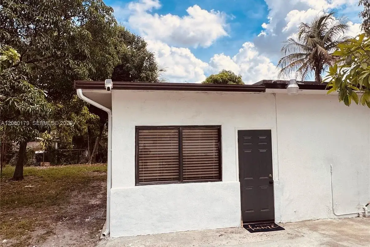 12037 NW 8th Ave, North Miami: photo 1 of 14