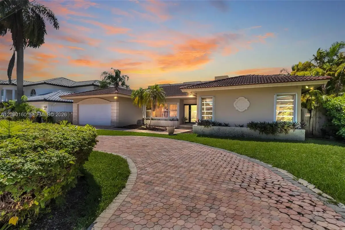 2930 NE 164th St, North Miami Beach: photo 1 of 50