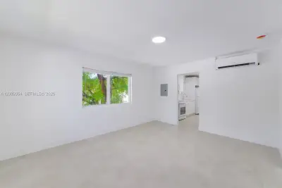 505 SW 7th Ct #5, Miami: photo 1 of 18
