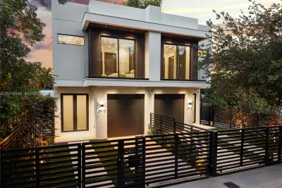 3910 NW 3rd Ave, Miami: photo 1 of 43
