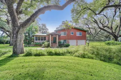 5500 Woodland Ln, Dania Beach: photo 1 of 56